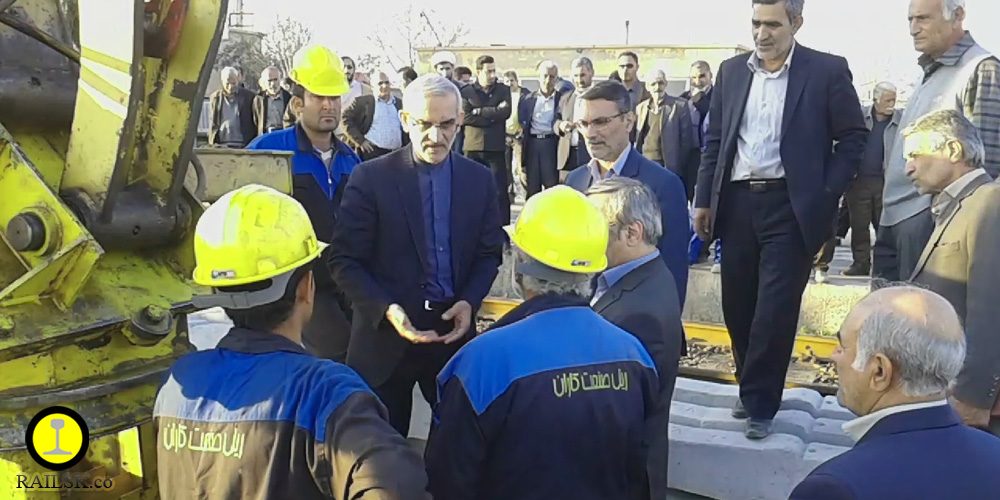 بازدید مدیرعامل راه‌آهن جمهوری اسلامی ایران از ماشین تعویض تراورس شرکت ریل صنعت کاران
